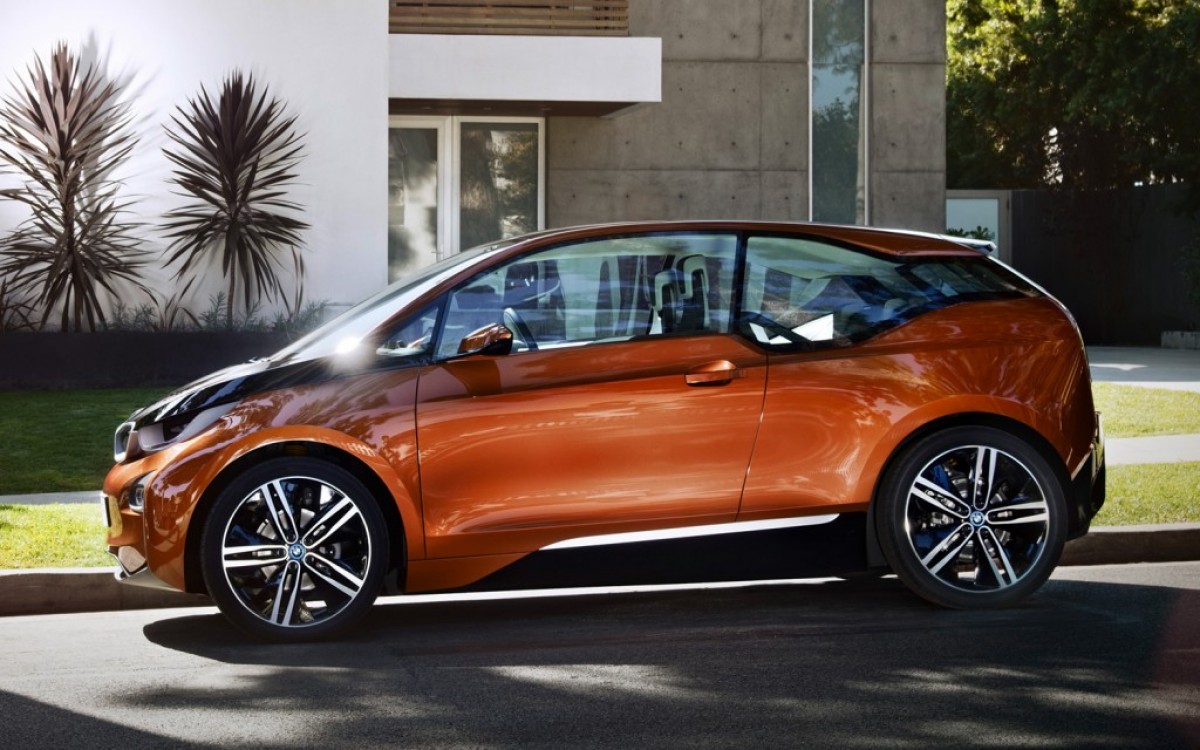 bmw-is-going-to-destroy-the-electric-car-game-1072302-TwoByOne